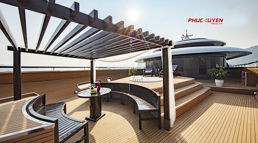 Phòng VIP (bể sục riêng) Du thuyền Scarlet Pearl